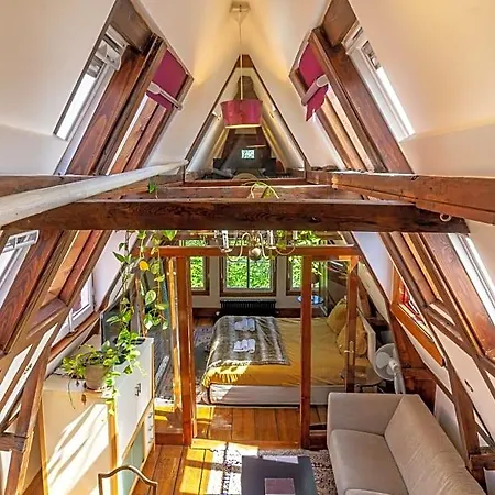 Singel Bed & Breakfast
