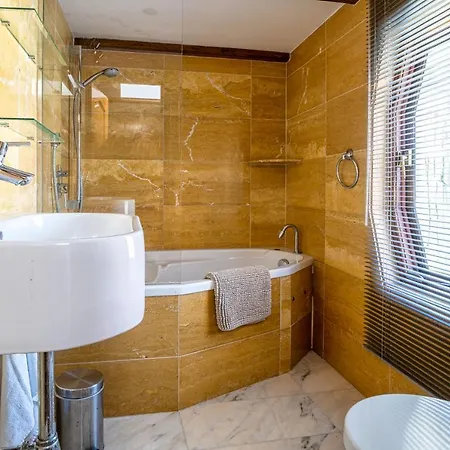 Singel Bed & Breakfast 4*